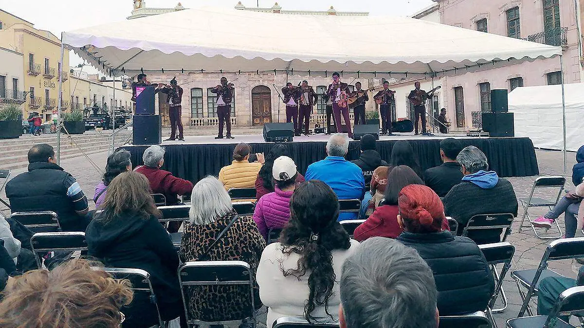 Mariachis en el escenario